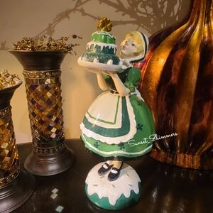 St Patricks Day Gingerbread Irish Girl w/ Lucky 4 Leaf Clover Shamrock Cake NEW